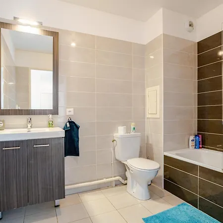 Comfy Flat For 8 Guests With On View Eiffel Tower Apartment