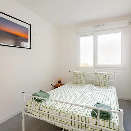 Apartment Comfy Flat For 8 Guests With On View Eiffel Tower