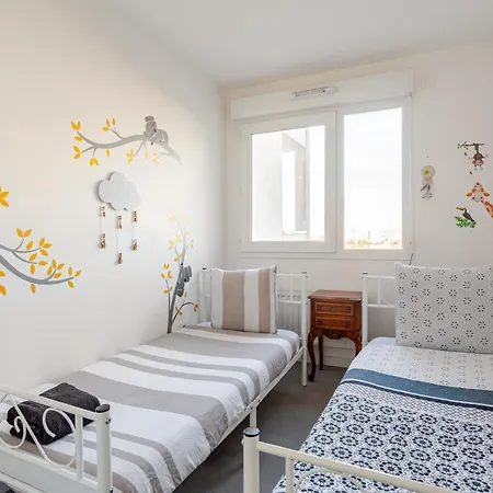 Comfy Flat For 8 Guests With On View Eiffel Tower Villejuif