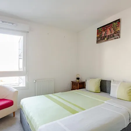Comfy Flat For 8 Guests With On View Eiffel Tower Villejuif